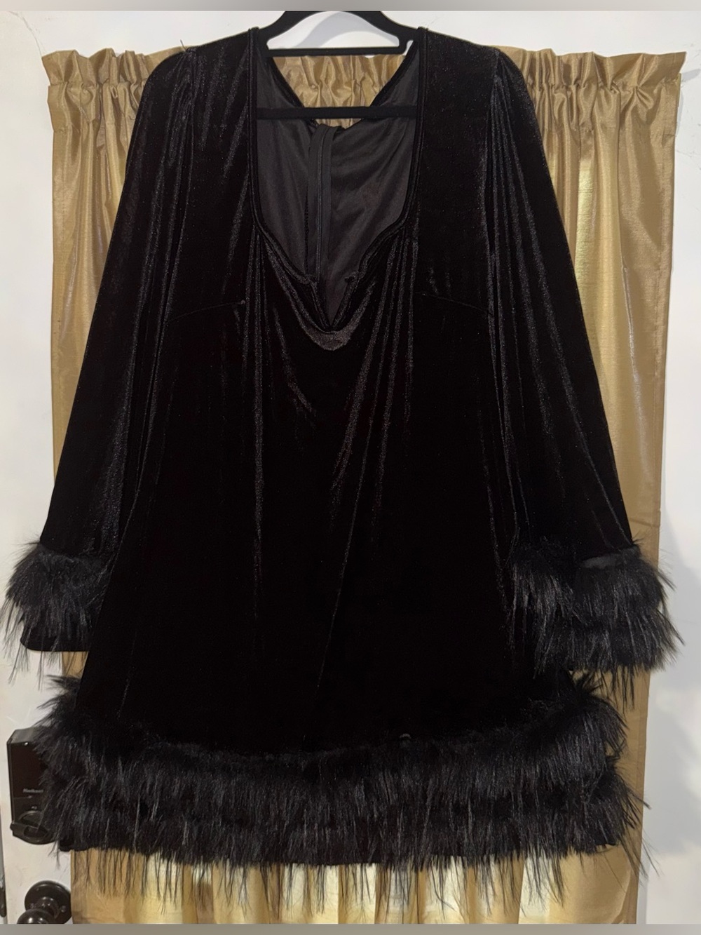 Pre-Loved Black Velvet Long Sleeve Dress with Faux Fur Trim